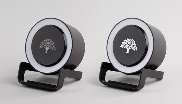 Bluetooth колонка-подставка "Smart Loud" с беспроводным (10W) зарядным устройством, лампой и подсветкой логотипа - Bluetooth колонка-подставка "Smart Loud" с беспроводным (10W) зарядным устройством, лампой и подсветкой логотипа черный
