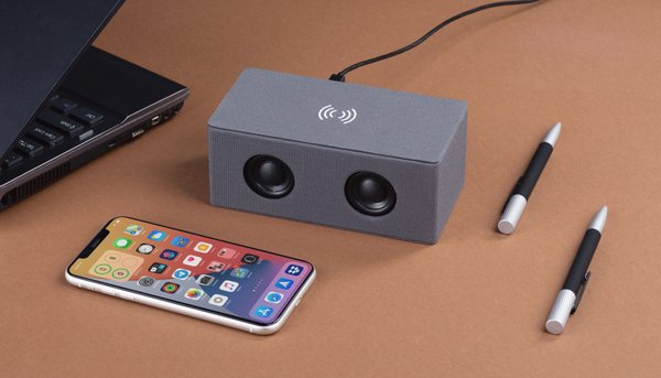 Bluetooth колонка "Cool Gray" с двумя динамиками (2х3Вт) и беспроводным зарядным устройством, переработанный пластик (RPET) - Bluetooth колонка "Cool Gray" с двумя динамиками (2х3Вт) и беспроводным зарядным устройством, переработанный пластик (RPET) серый