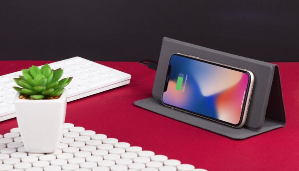 Коврик-трансформер "Cool Gray" с беспроводным зарядным устройством, переработанный пластик (RPET) - Коврик-трансформер "Cool Gray" с беспроводным зарядным устройством, переработанный пластик (RPET) серый