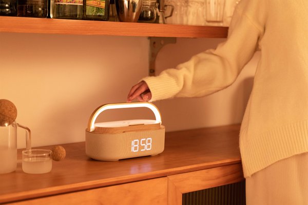 Bluetooth стерео-колонка "Smart Band" 10Вт (2х5Вт) с беспроводным (15W) ЗУ, лампой, часами, FM радио - Bluetooth стерео-колонка "Smart Band" 10Вт (2х5Вт) с беспроводным (15W) ЗУ, лампой, часами, FM радио бежевый