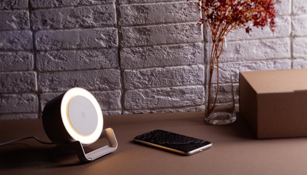 Bluetooth колонка-подставка "Smart Sound" с беспроводным (10W) зарядным устройством и лампой - Bluetooth колонка-подставка "Smart Sound" с беспроводным (10W) зарядным устройством и лампой белый