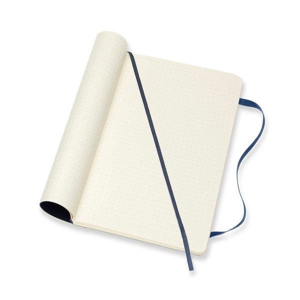 Блокнот MOLESKINE примерно формата A5. - Блокнот MOLESKINE примерно формата A5.