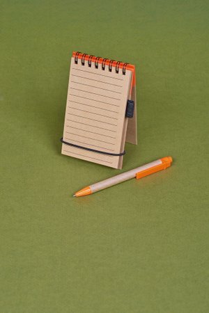 блокнот на кольцах eco note с ручкой, красный