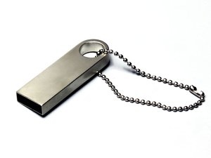 usb 2.0-флешка на 128 гб с мини чипом и круглым отверстием