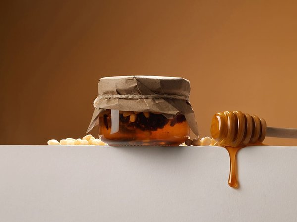 Мед с сосновыми шишками и кедровыми орехами - Мед с сосновыми шишками и кедровыми орехами