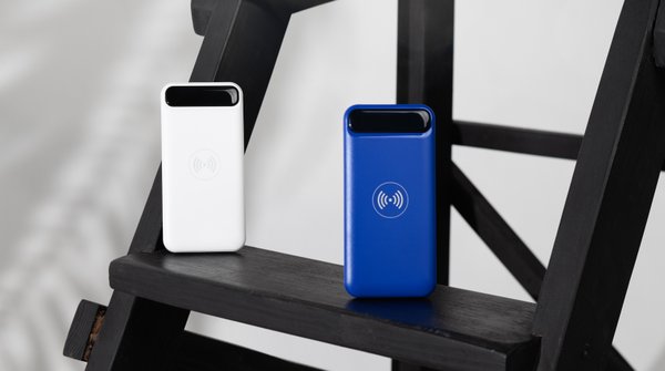 Беспроводное зарядное устройство "Quantum", 10000 mAh с цифровым индикатором заряда - Беспроводное зарядное устройство "Quantum", 10000 mAh с цифровым индикатором заряда белый