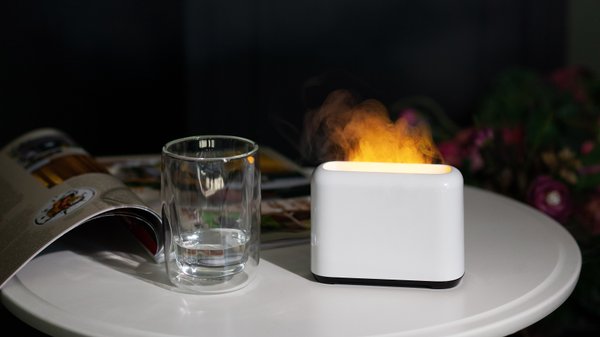 Увлажнитель "Flame" с эффектом пламени - Увлажнитель "Flame" с эффектом пламени белый