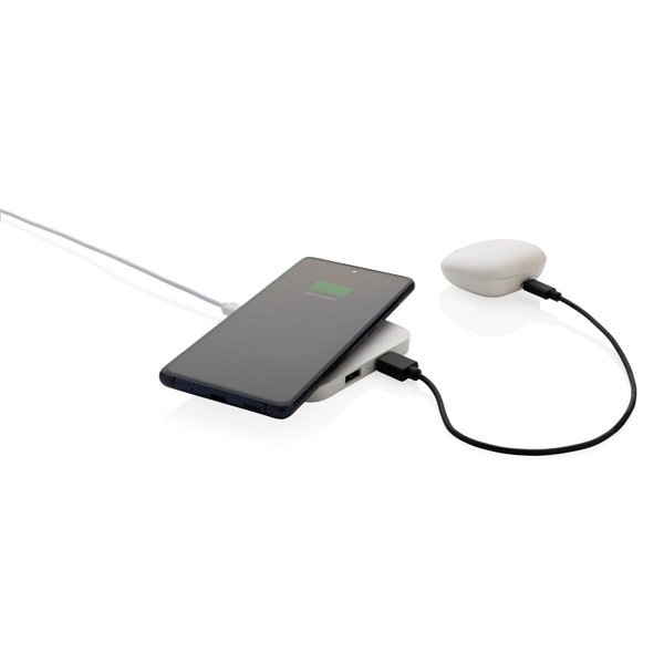 Беспроводная док-станция из переработанного пластика RCS с USB-портами, 10 Вт - Беспроводная док-станция из переработанного пластика RCS с USB-портами, 10 Вт