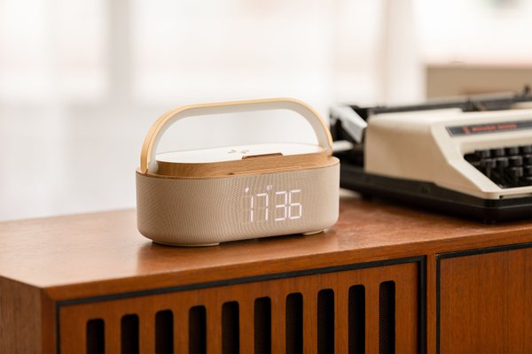 Bluetooth стерео-колонка "Smart Band" 10Вт (2х5Вт) с беспроводным (15W) ЗУ, лампой, часами, FM радио - Bluetooth стерео-колонка "Smart Band" 10Вт (2х5Вт) с беспроводным (15W) ЗУ, лампой, часами, FM радио бежевый