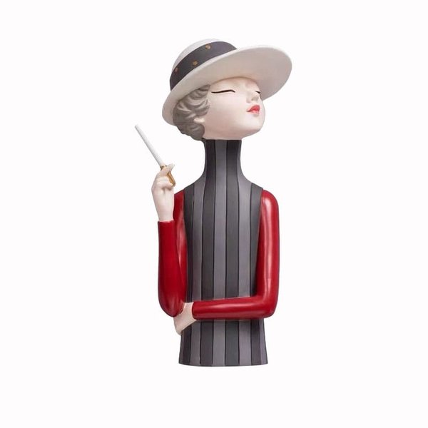 Статуэтка &amp;quot;Девушка с - Статуэтка &amp;quot;Девушка с сигарой&amp;quot;
