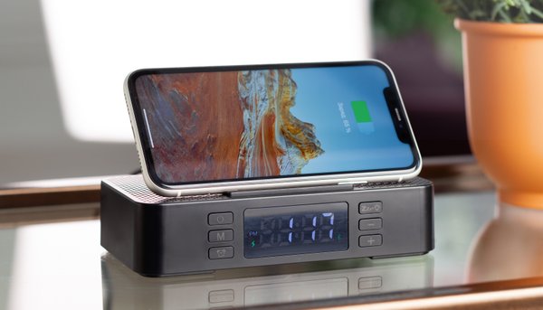 Настольные часы "Smart Box" с bluetooth колонкой (2х3Вт), беспроводным (15W) зарядным устройством и складной подставкой под смартфон - Настольные часы "Smart Box" с bluetooth колонкой (2х3Вт), беспроводным (15W) зарядным устройством и складной подставкой под смартфон черный