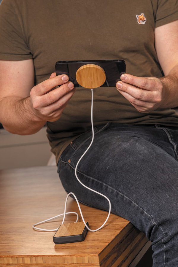 Магнитное устройство для беспроводной зарядки Bamboo, 10 Вт - Магнитное устройство для беспроводной зарядки Bamboo, 10 Вт