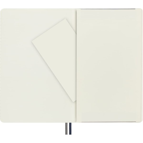 Блокнот Moleskine Expanded примерно формата А5. - Блокнот Moleskine Expanded примерно формата А5.