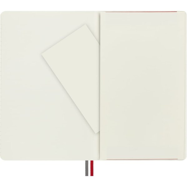 Блокнот Moleskine Expanded примерно формата А5. - Блокнот Moleskine Expanded примерно формата А5.