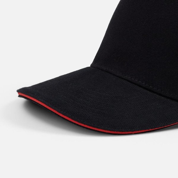 Бейсболка Classic 2.0, черная с красным кантом