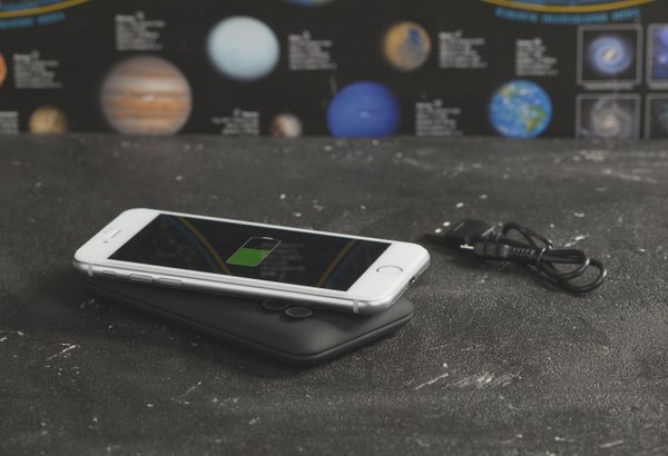 Беспроводное зарядное устройство "Ten SOFTTOUCH", 10000 mAh - Беспроводное зарядное устройство "Ten SOFTTOUCH", 10000 mAh черный