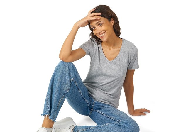 Футболка «Heavy Super Club 2.0» женская с V-образным вырезом - Футболка «Heavy Super Club 2.0» женская с V-образным вырезом