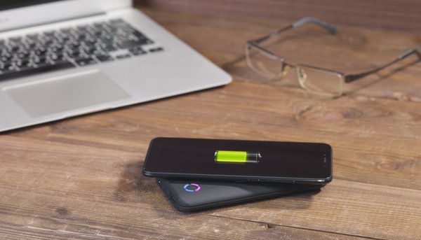 Беспроводное зарядное устройство "Fast SOFTTOUCH", 6000 mAh - Беспроводное зарядное устройство "Fast SOFTTOUCH", 6000 mAh черный