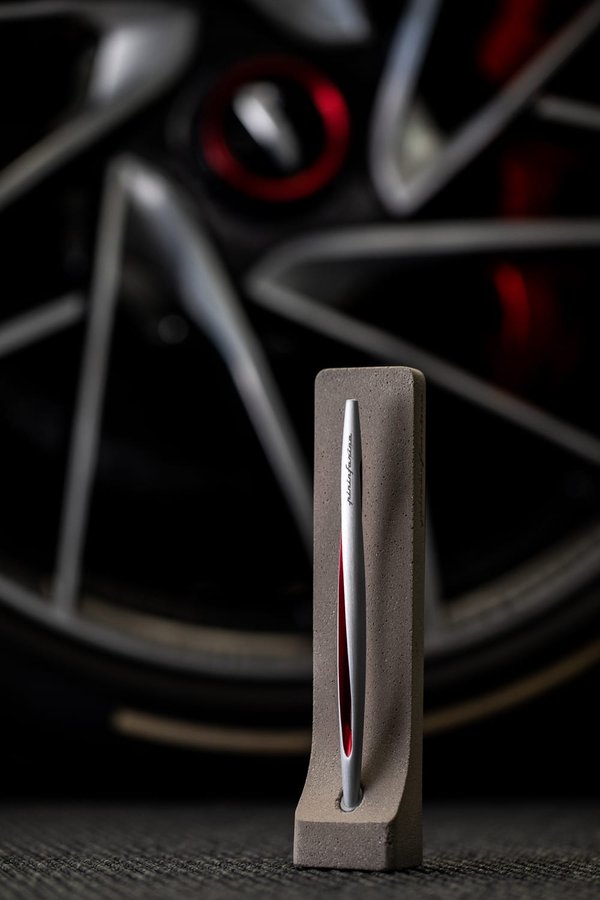 Вечная ручка Pininfarina Aero - Вечная ручка Pininfarina Aero RED