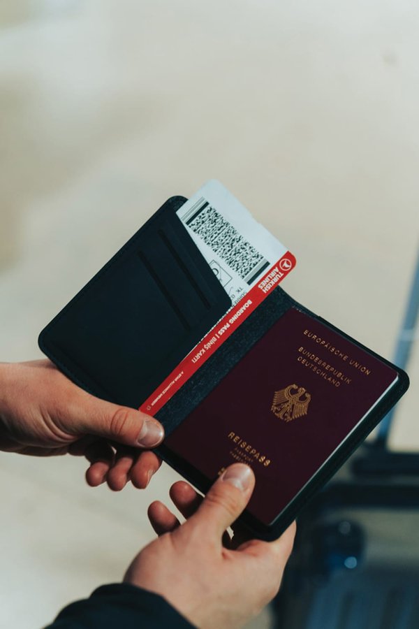 Обложка для паспорта Travelfinder с технологией Find My - Обложка для паспорта Travelfinder с технологией Find My