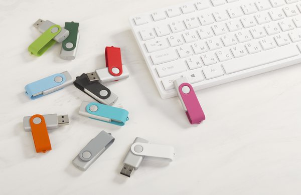 Флеш-карта "Vostok", объем памяти 16GB, покрытие soft touch# - Флеш-карта "Vostok", объем памяти 16GB, покрытие soft touch# темно-синий