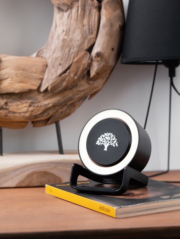 Bluetooth колонка-подставка "Smart Loud" с беспроводным (10W) зарядным устройством, лампой и подсветкой логотипа - Bluetooth колонка-подставка "Smart Loud" с беспроводным (10W) зарядным устройством, лампой и подсветкой логотипа черный
