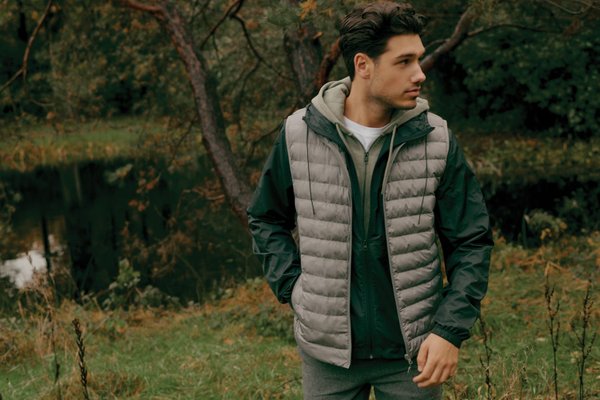 Ветровка Iqoniq Logan из переработанного полиэстера AWARE™, унисекс, 70 г/м² - Ветровка Iqoniq Logan из переработанного полиэстера AWARE™, унисекс, 70 г/м²