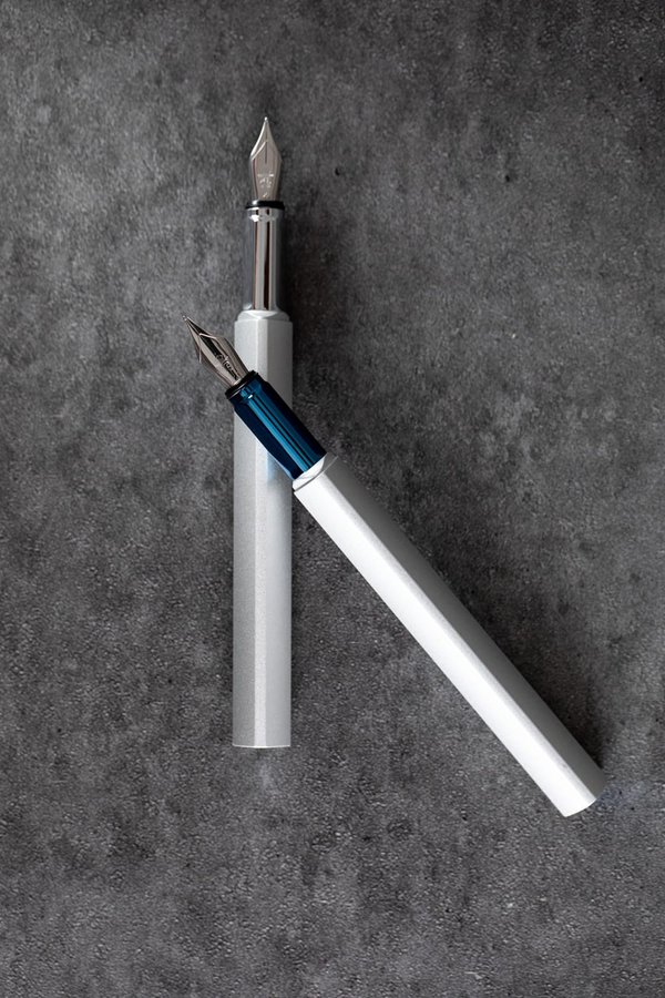 Перьевая ручка PININFARINA PF One SILVER - Перьевая ручка PININFARINA PF One SILVER /BLUE